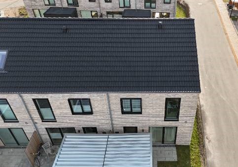 Droneinspektion af tag på 2-plans hus 